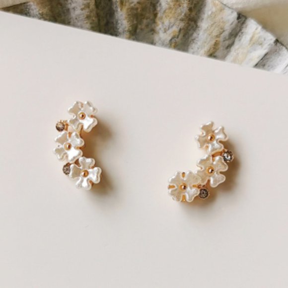 💙💕Last one Sterling Triple Flowers Earrings - Picture 3 of 9